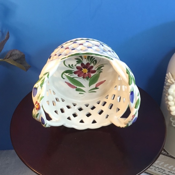 🌿🌺🌿OPEN WEAVE PORCELAIN BASKET FROM PORTUGAL 🌺 - Picture 3 of 8